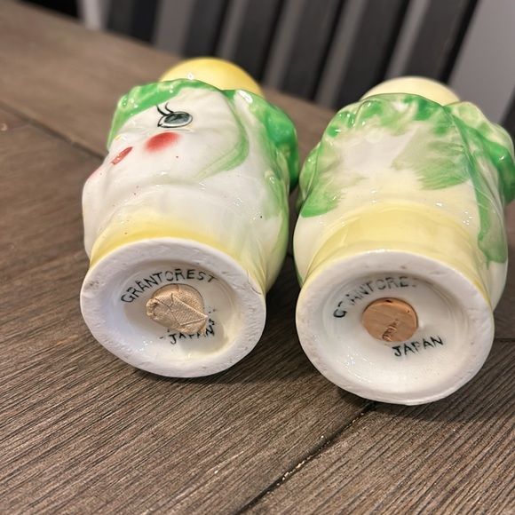 Anthropomorphic pair salt and pepper shakers chef bear and lettuce people - Picture 6 of 10